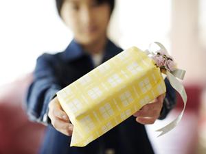 人気のカラコンサイトを利用しましょう